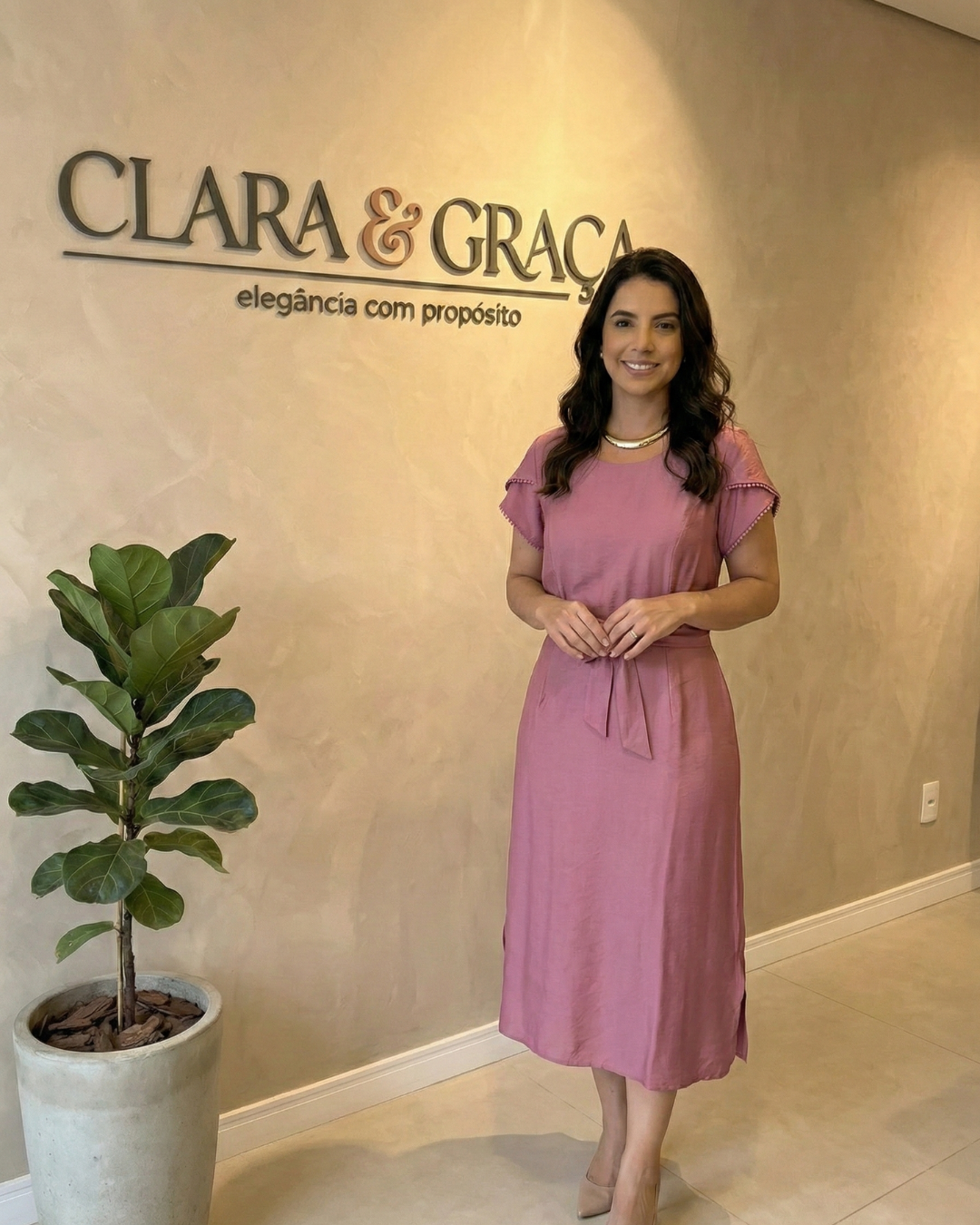 Vestido Midi Rosa com Renda