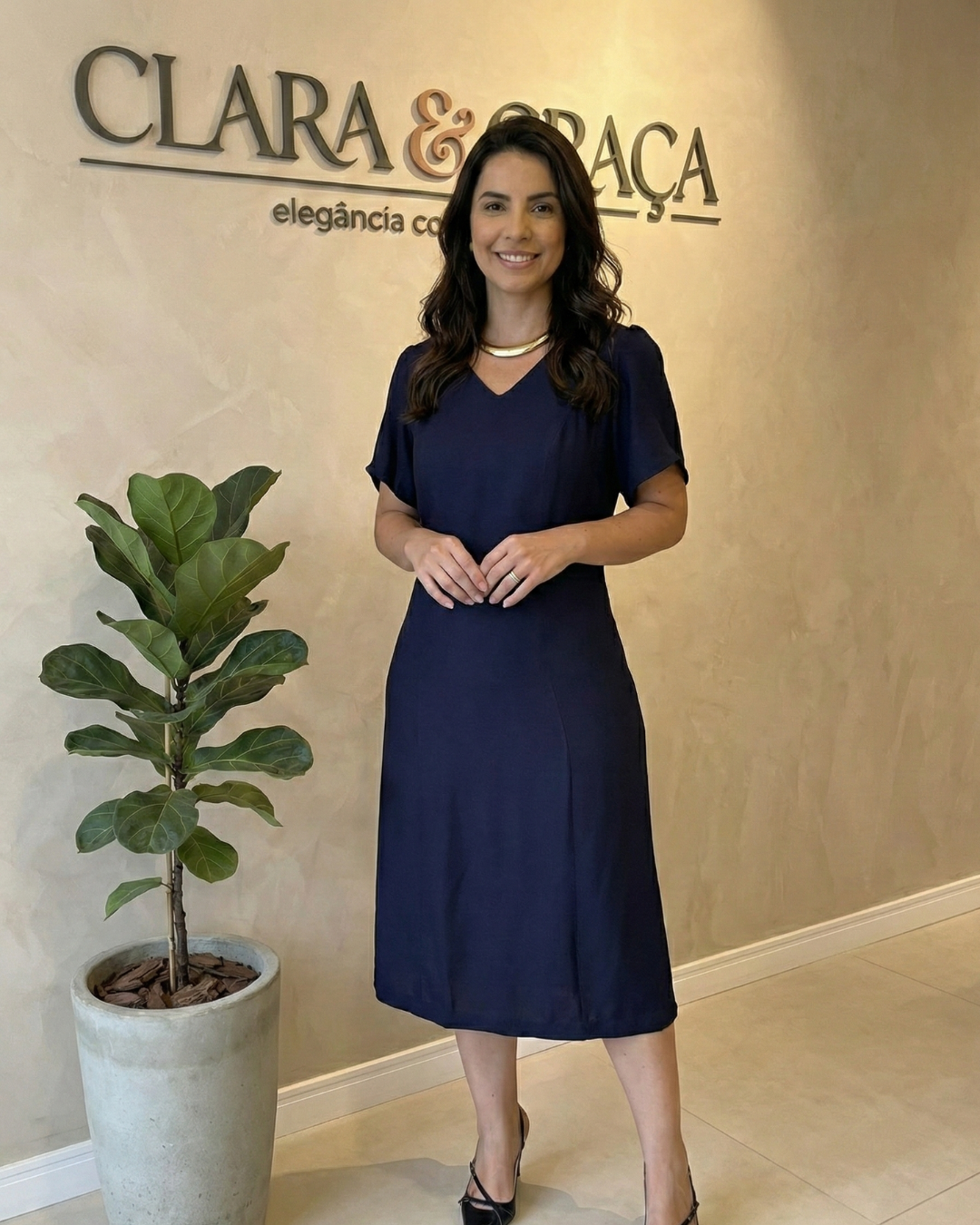 Vestido Midi Azul Marinho Manga Curta